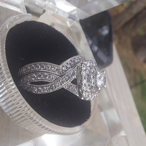 Neil Lane Bridal Set Round-Cut Diamond with Cushion Halo 14K White Gold - Picture 6 of 6